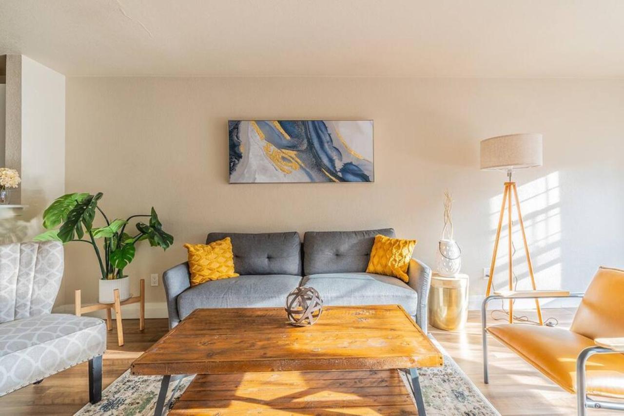Modern And Spacious Apartment- Gym, Wifi, Free Parking Seattle Exterior photo