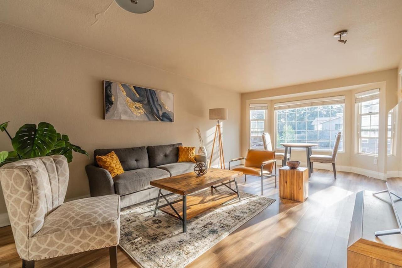 Modern And Spacious Apartment- Gym, Wifi, Free Parking Seattle Exterior photo